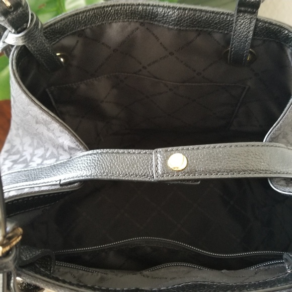 NWT • Michael Kors • Jet Set Grab Bag - Picture 6 of 8